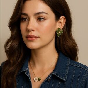 Verdant Bloom Set 🌿✨ Green and White Floral Jewelry Set